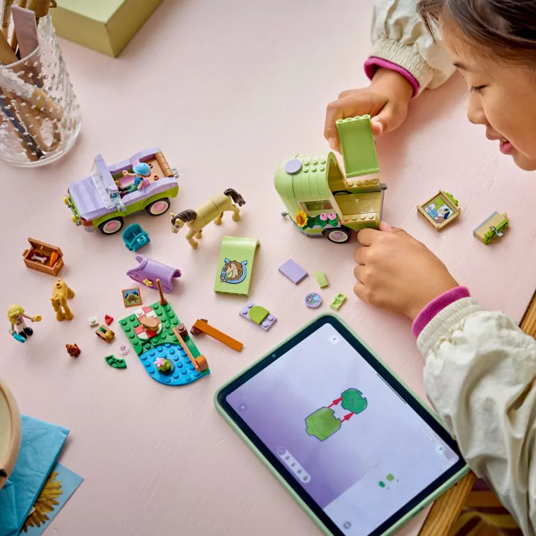 LEGO® Friends. Przyczepa z koniem 42695