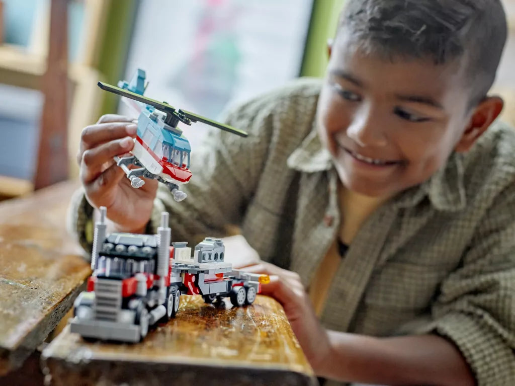LEGO® Creator. Ciężarówka z platformą i helikopterem 31146